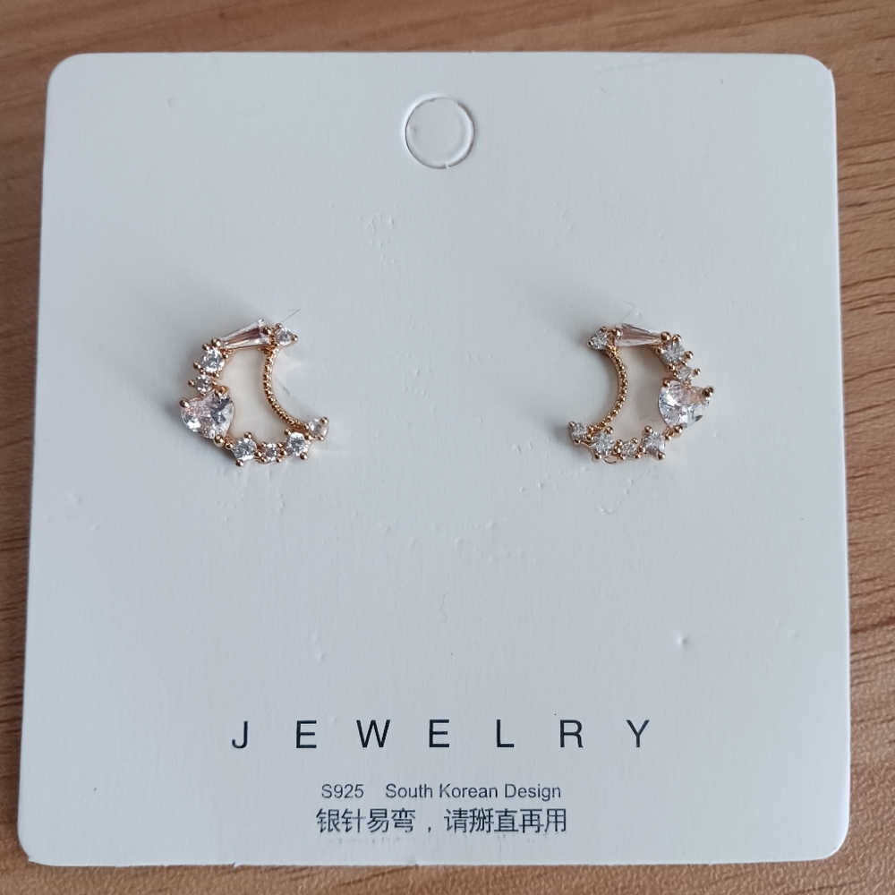 Hot Topic Gold and Silver Crescent Earrings